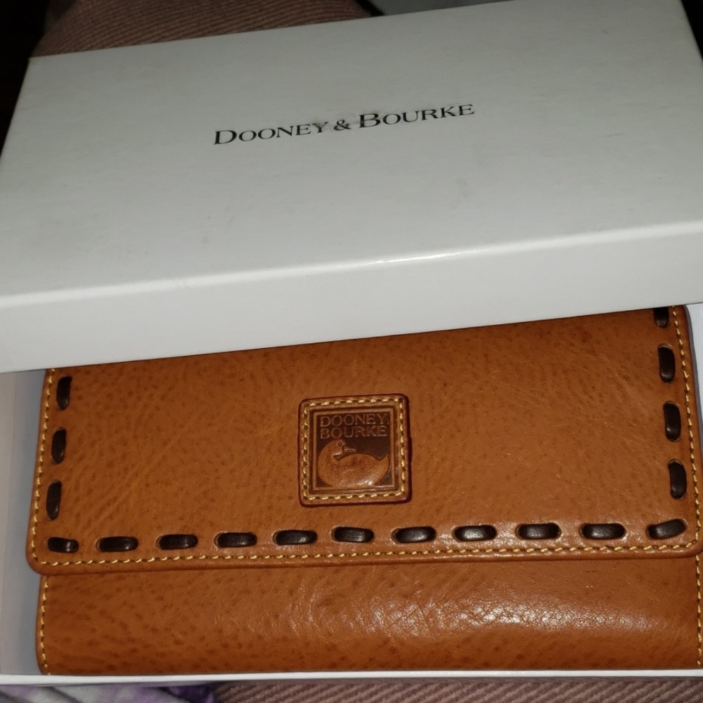 NEW Dooney & Bourke Florentine Wallet